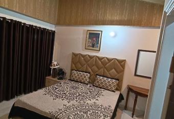 Anti Meridiem has Balcony rooms