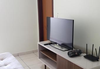 Apt encantador c/ varanda pr  ximo ao aeroporto Jk. has Balcony rooms