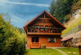 Casa Cheile D  mbovicioarei - Cabana 2 has Balcony rooms