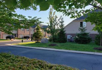 Hidden Tri-level Jewel has Balcony rooms