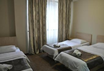 Hotel Ciskari has rooms with a private hot tub