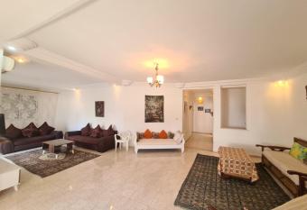 Etage de villa S+3    Ain Zaghouen Nord has Balcony rooms