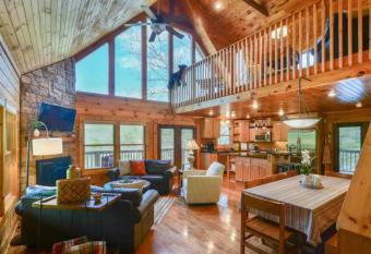 Luxury Waterfront Retreat at Watauga Lake has Balcony rooms