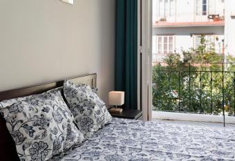 Lemon Hostel Faro allows 18 year olds to book a room