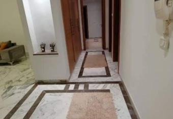 magnifique s4 lac2 allows 18 year olds to book a room