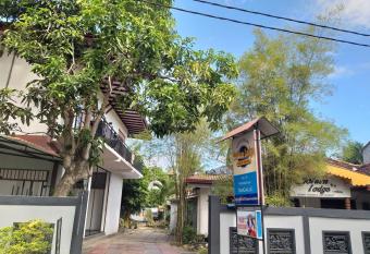 Golden Lodge Tangalle allows 18 year olds to book a room