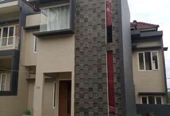 Villa tsany syari ah d batu allows 18 year olds to book a room