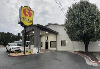 Griffin Inn & Suites has Smoking rooms