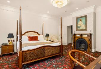 The Terrace Hotel has Balcony rooms