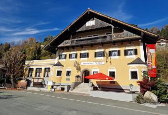 Gasthof Post allows 18 year olds to book a room