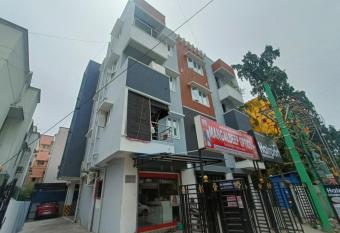 New Metro Serviced Apartment has Balcony rooms