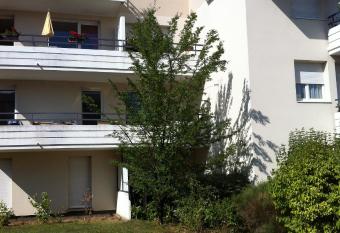 Studio zenith allows 18 year olds to book a room