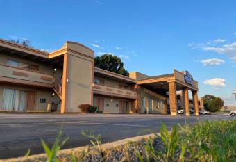 Haven Inn & Suites St Louis Hazelwood - Airport North has Balcony rooms
