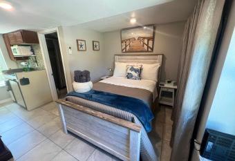 Serenity by the river- near beach allows 18 year olds to book a room