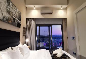 Top Floor Penthouse - Overlooking Times Square Casino allows 18 year olds to book a room