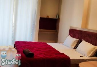 Taj Studios - Luxury Stay in Luxury Mall (PVR,Food Court, International Brands) allows 18 year olds to book a room