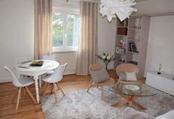 Appartement chez Fabie allows 18 year olds to book a room