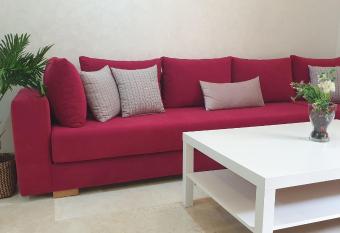 Apparemment zaina allows 18 year olds to book a room