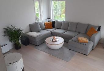 Modern 5 bedroom home, close to everything! allows 18 year olds to book a room