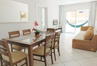 Incr  vel apartamento Balne  rio Cambori   has Balcony rooms