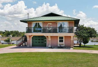 Cozy 3 BR Vacation Home for Your Fishin Adventures has Balcony rooms