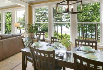 Luxury Lakefront Cottage, Clarks Hill Lake with deep water dock year round has Balcony rooms