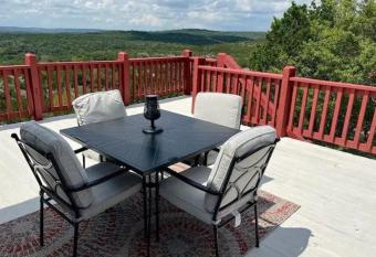 Entire 2br 2ba hilltop view home Sleeps 7 pets 4 acres Jacuzzi Central AC Kingbeds Free Wifi-Parking Kitchen WasherDryer Starry Terrace Two Sunset Dining Patios Grill Stovetop Oven Fridge OnsiteWoodedHiking Wildlife CoveredPatio4pets & Birds Singing! has Balcony rooms