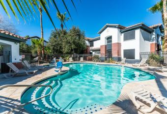 Chandler 1 bd 1 b Classic unrenovated apartment has Balcony rooms