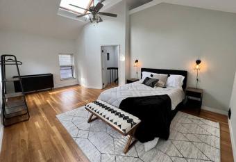 NEW! Modern. Private Parking near UofR/Strong/RIT allows 18 year olds to book a room