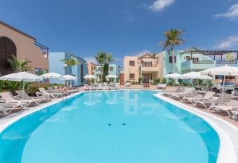 Club Vista Serena allows 18 year olds to book a room