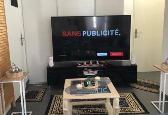 Luxueux COSY T2 Marseille has Balcony rooms