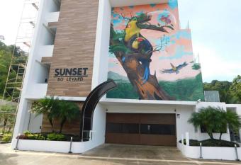 Sunset 205, sleeps four, next door to the pool, 100m to the beach! Include housekeeping fees! has Balcony rooms