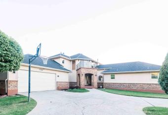 Million dollar views atop the mountains! has Balcony rooms