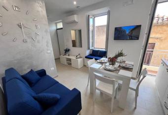 Casa  da Annunziata  few steps from the sea has Balcony rooms