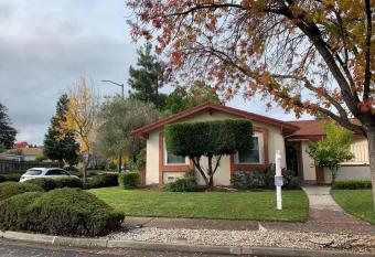 5bd2.5ba Near Apple in Cupertino allows 18 year olds to book a room