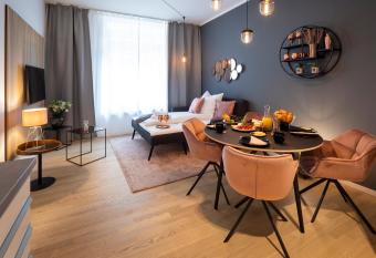 Pure Berlin Apartments - Luxury at Pure Living in City Center has Balcony rooms