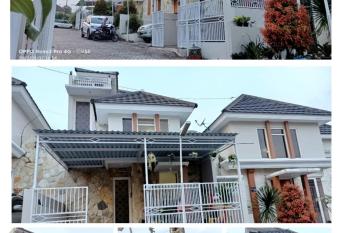 VILLA PESONA BATU RESIDENCE 46 has Balcony rooms