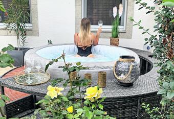 Gall  r Jakuzzis Vend  gh  z has Balcony rooms