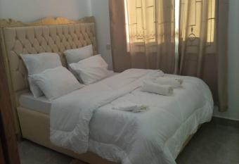 A lovely 1- Bedroom Private Studio allows 18 year olds to book a room