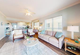 Brown Eyed Girl has Balcony rooms