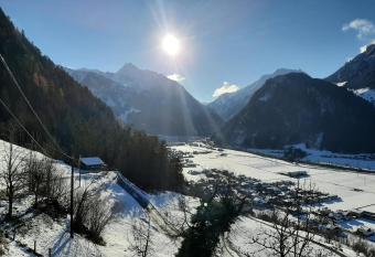 Mountain chalet has Balcony rooms