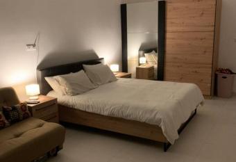 CHEZ RIMA // Studio tr  s chaleureux F1 // Tr  s bien situ   has Balcony rooms