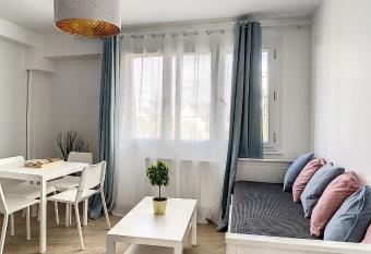 Superbe Appart tout confort a  roport CDG 4 pers has Balcony rooms