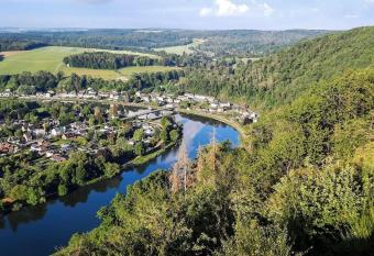 G  te:    la courbe du fleuve has Balcony rooms