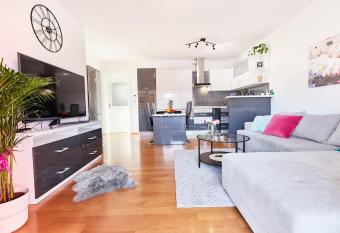 Luxury apartment MIRA near Airport Zagreb has Balcony rooms