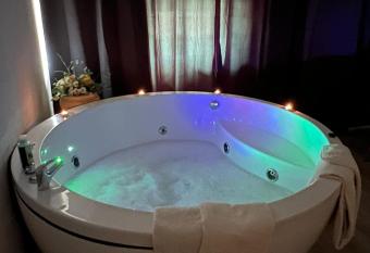 Ferienwohnung mit Whirlpool has Balcony rooms