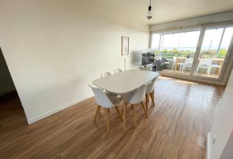 Appartements    P  rols entre Montpellier et les plages, Vue Imprenable sur l   tang de l Or allows 18 year olds to book a room