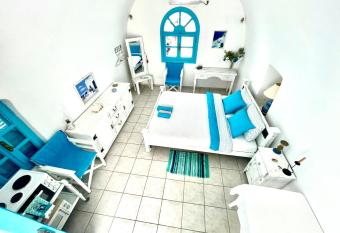 Oia Sunset House Pothitou allows 18 year olds to book a room