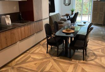 Appartement 2 pi  ces quartier Thabor RDC Courre int  rieure allows 18 year olds to book a room