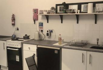 1 Richmond Tce, Flat 2 allows 18 year olds to book a room